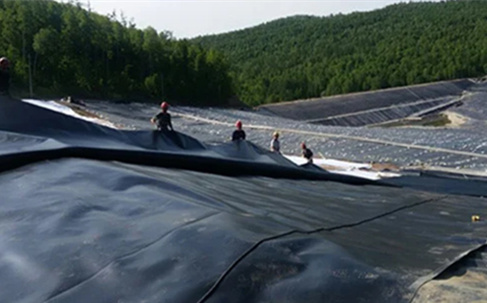 Read more about the article GEOMEMBRANE LAYING AND CONSTRUCTION TECHNIQUES